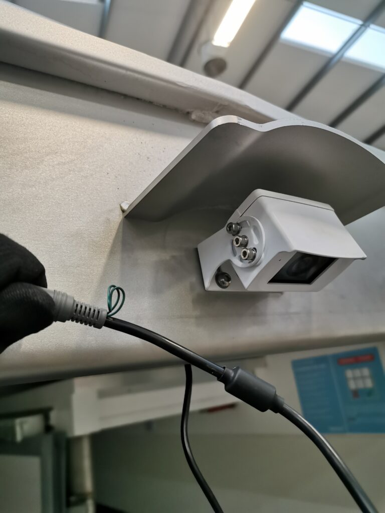 Reversing camera installation on a commercial vehicle